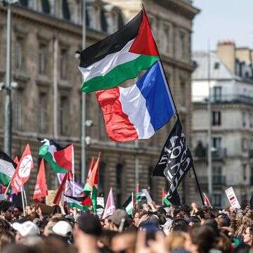 הפגנה פרו פלסטינית בצרפת | EPA/MOHAMMED BADRA הפגנה פרו פלסטינית בצרפת | EPA/MOHAMMED BADRA