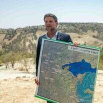 סמוטריץ' אוחז בתוכנית E1 לחיבור בין מעלה אדומים לירושלים במסיבת עיתונאים | יונתן זינדל, פלאש 90 סמוטריץ' אוחז בתוכנית E1 לחיבור בין מעלה אדומים לירושלים במסיבת עיתונאים | יונתן זינדל, פלאש 90