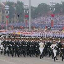 חיילי צבא סין במצעד בוויטנאם | EPA חיילי צבא סין במצעד בוויטנאם | EPA