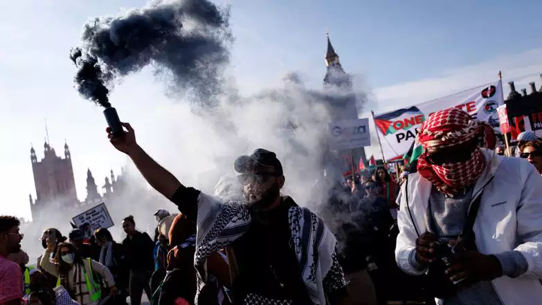 הפגנה אנטי־ישראלית בלונדון | אי.פי.איי הפגנה אנטי־ישראלית בלונדון | אי.פי.איי