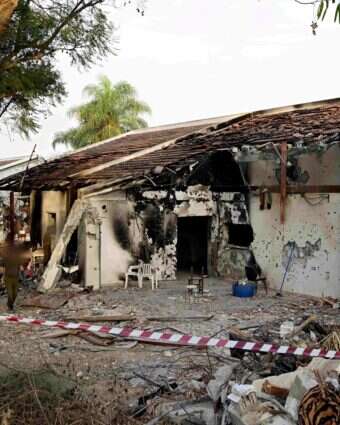 לצד התקצוב המוצדק לעוטף, נדרש איזון גם
לשאר חלקי הנגב. הבית של פסי בבארי | יוסי זליגר לצד התקצוב המוצדק לעוטף, נדרש איזון גם
לשאר חלקי הנגב. הבית של פסי בבארי | יוסי זליגר