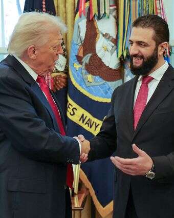 מהשער האחורי אל מרכז החדר הסגלגל. טראמפ וא־שרע, השבוע | איי.אף.פי מהשער האחורי אל מרכז החדר הסגלגל. טראמפ וא־שרע, השבוע | איי.אף.פי