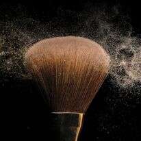 האיפור השקט | שאטרסטוק האיפור השקט | שאטרסטוק