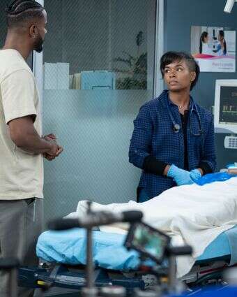 "יש הרבה התעניינות בעולם הרפואה". מתוך העונה הנוכחית, ה־,22 של "האנטומיה של גריי" | באדיבות יס "יש הרבה התעניינות בעולם הרפואה". מתוך העונה הנוכחית, ה־,22 של "האנטומיה של גריי" | באדיבות יס