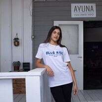 נירלט משיקה חולצת טי במהדורה מוגבלת בהשראת צבע השנה של החברה - BLUE RISE 2026 | מיכאל טופיול נירלט משיקה חולצת טי במהדורה מוגבלת בהשראת צבע השנה של החברה - BLUE RISE 2026 | מיכאל טופיול