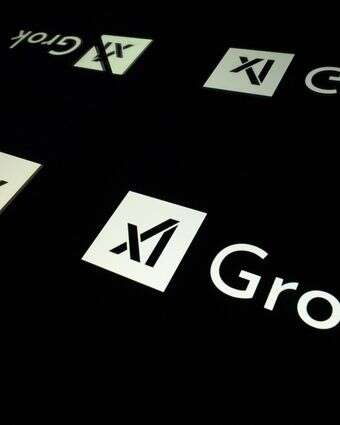 הלוגו של Grok, צ'אטבוט מבוסס בינה מלאכותית גנרטיבית שפותח על ידי חברת הבינה המלאכותית האמריקאית xAI | ליונל בונוונטורה / AFP הלוגו של Grok, צ'אטבוט מבוסס בינה מלאכותית גנרטיבית שפותח על ידי חברת הבינה המלאכותית האמריקאית xAI | ליונל בונוונטורה / AFP