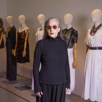 ברבור שחור דף הבית | לירון מולדובן ברבור שחור דף הבית | לירון מולדובן