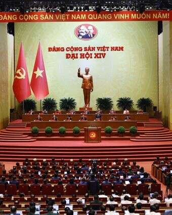 מבט כללי על מושב הסיום של הקונגרס הלאומי ה-14 של המפלגה הקומוניסטית של וייטנאם במרכז הכנסים הלאומי בהאנוי | EPA/סוכנות הידיעות הווייטנאמית מבט כללי על מושב הסיום של הקונגרס הלאומי ה-14 של המפלגה הקומוניסטית של וייטנאם במרכז הכנסים הלאומי בהאנוי | EPA/סוכנות הידיעות הווייטנאמית