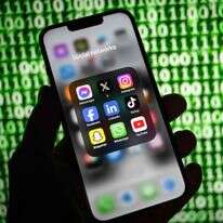 ישומי הרשתות החברתיות העיקריים בטלפון חכם במולהאוס, מזרח צרפת | סבסטיאן בוזון / AFP ישומי הרשתות החברתיות העיקריים בטלפון חכם במולהאוס, מזרח צרפת | סבסטיאן בוזון / AFP