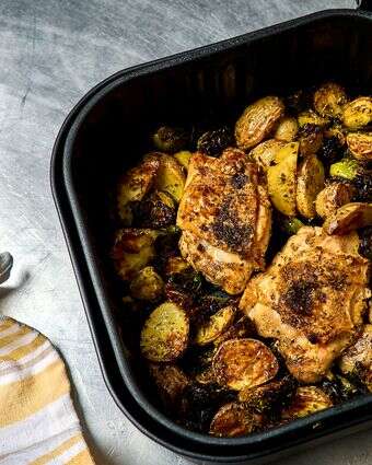 עוף בסיר טיגון ללא שמן | פגי קורמרי עבור הוושינגטון פוסט עוף בסיר טיגון ללא שמן | פגי קורמרי עבור הוושינגטון פוסט