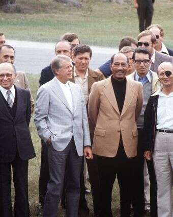 מנהיגי ארה"ב, ישראל ומצרים במהלך המשא ומתן לשלום בקמפ־דייויד, 1978 | איי.אף.פי מנהיגי ארה"ב, ישראל ומצרים במהלך המשא ומתן לשלום בקמפ־דייויד, 1978 | איי.אף.פי