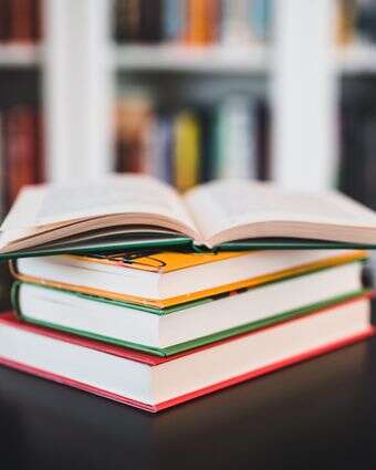 ספרים אילוסטרציה | שאטרסטוק ספרים אילוסטרציה | שאטרסטוק