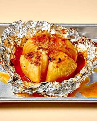 הבצל הויראלי | פגי קורמרי עבור הוושינגטון פוסט; עיצוב אוכל מאת קרולין רוב עבור הוושינגטון פוסט הבצל הויראלי | פגי קורמרי עבור הוושינגטון פוסט; עיצוב אוכל מאת קרולין רוב עבור הוושינגטון פוסט