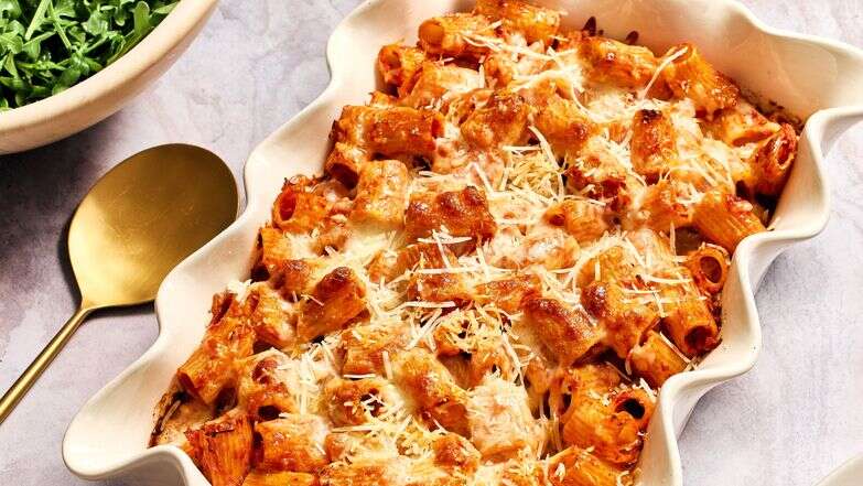 פסטה אפויה מוקרמת | ג'סטין טסוקאלס, עיצוב אוכל, מארי אוסטרוסקי עבור הוושינגטון פוסט פסטה אפויה מוקרמת | ג'סטין טסוקאלס, עיצוב אוכל, מארי אוסטרוסקי עבור הוושינגטון פוסט