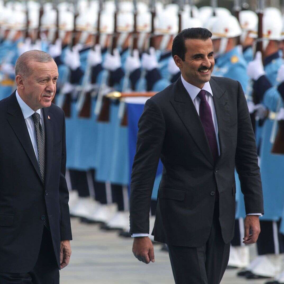 נשיא טורקיה ארדואן משמאל, ואמיר קטאר תמים בן חמד אל-ת'אני, אתמול | AP נשיא טורקיה ארדואן משמאל, ואמיר קטאר תמים בן חמד אל-ת'אני, אתמול | AP