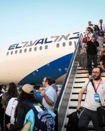 עולים חדשים מצפון אמריקה מגיעים ב"טיסת עלייה" מיוחדת מטעם ארגון נפש בנפש | פלאש 90 עולים חדשים מצפון אמריקה מגיעים ב"טיסת עלייה" מיוחדת מטעם ארגון נפש בנפש | פלאש 90