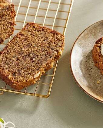 עוגת תמרים ואגוזים בלי סוכר לבן – רכה ועסיסית | טום מקורקל, עיצוב אוכל מאת ג'ינה ניסטיקו עבור הוושינגטון פוסט עוגת תמרים ואגוזים בלי סוכר לבן – רכה ועסיסית | טום מקורקל, עיצוב אוכל מאת ג'ינה ניסטיקו עבור הוושינגטון פוסט