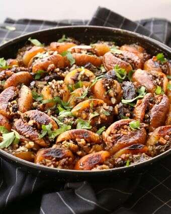 פירות יבשים ממולאים בבשר, אורז ואגוזים | אפרת ליכטנשטט פירות יבשים ממולאים בבשר, אורז ואגוזים | אפרת ליכטנשטט