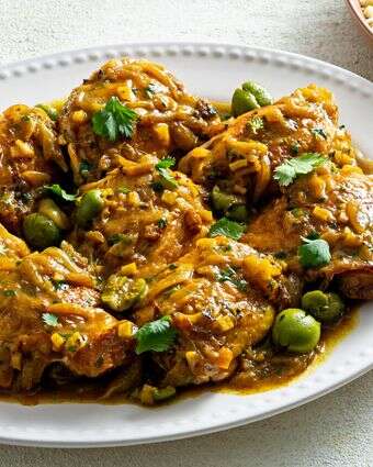 דג'אג' מקוואלי (טאג'ין עוף, זיתים ולימון) | סקוט סוצ'מן עבור הוושינגטון פוסט דג'אג' מקוואלי (טאג'ין עוף, זיתים ולימון) | סקוט סוצ'מן עבור הוושינגטון פוסט