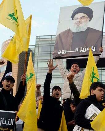 צעירים תומכי חיזבאללה בלבנון | EPA צעירים תומכי חיזבאללה בלבנון | EPA