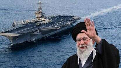 עלי חמינאי וברקע נושאת המטוסים האמריקנית "אברהם לינקולן", שנמצאת כעת במזרח התיכון | AFP עלי חמינאי וברקע נושאת המטוסים האמריקנית "אברהם לינקולן", שנמצאת כעת במזרח התיכון | AFP
