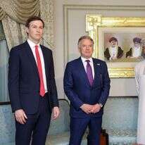 שליחיו של נשיא ארה"ב, ג'ארד קושנר וסטיב ויטקוף,
השבוע עם שגריר עומאן באו"ם מוחמד אל־חסאן, במסגרת השיחות העקיפות עם איראן | איי.אף.פי שליחיו של נשיא ארה"ב, ג'ארד קושנר וסטיב ויטקוף,
השבוע עם שגריר עומאן באו"ם מוחמד אל־חסאן, במסגרת השיחות העקיפות עם איראן | איי.אף.פי