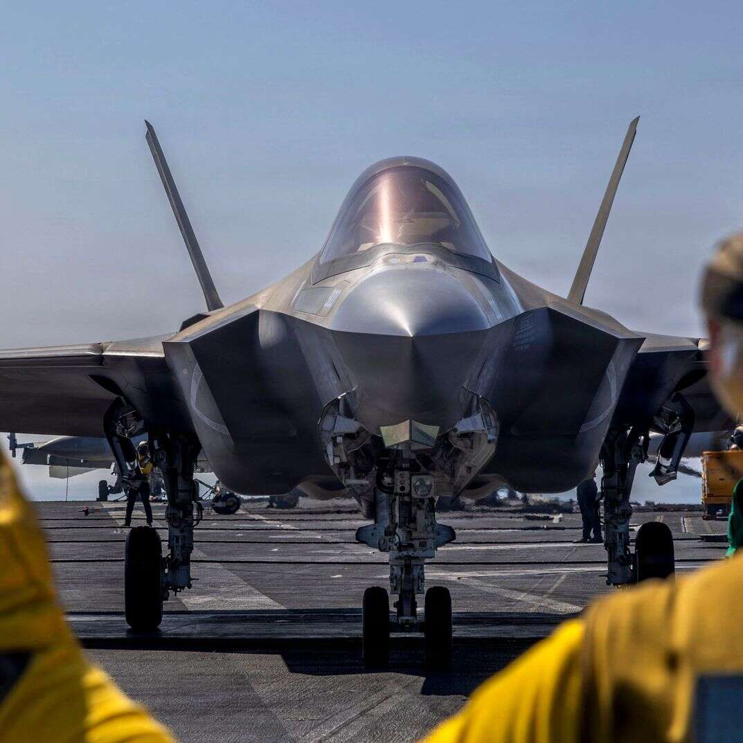 מטוס קרב אמריקני על נשאת המטוסים "אברהם לינקולן" | AFP מטוס קרב אמריקני על נשאת המטוסים "אברהם לינקולן" | AFP