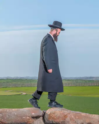 לראות אדם שהיה שם - דף הבית | יוסי אלוני לראות אדם שהיה שם - דף הבית | יוסי אלוני