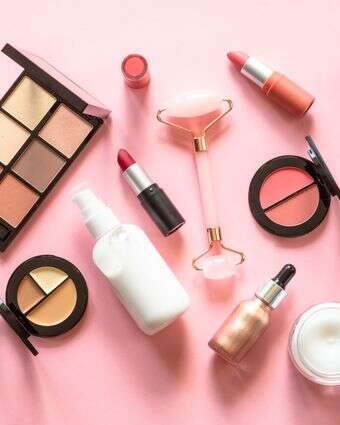 לא צריך לרוץ לקנות חדש בכל פעם שמוצר נראה “כמעט נגמר”. לפעמים כל מה שנדרש הוא קצת סבלנות | שאטרסטוק לא צריך לרוץ לקנות חדש בכל פעם שמוצר נראה “כמעט נגמר”. לפעמים כל מה שנדרש הוא קצת סבלנות | שאטרסטוק