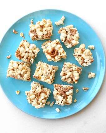 זה מתחיל בפופקורן – ונגמר בקוביות קרמל ממכרות | אפרת ליכטנשטט זה מתחיל בפופקורן – ונגמר בקוביות קרמל ממכרות | אפרת ליכטנשטט