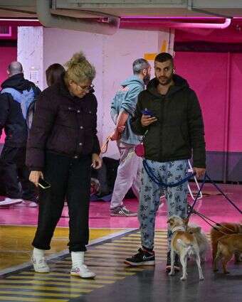 אנשים תופסים מחסה בחניון בתל אביב מפני טילים שנורו מאיראן | אבשלום ששוני - פלאש 90 אנשים תופסים מחסה בחניון בתל אביב מפני טילים שנורו מאיראן | אבשלום ששוני - פלאש 90