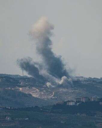 עשן עולה מאתר התקיפה האווירית הישראלית בדרום לבנון | AFP עשן עולה מאתר התקיפה האווירית הישראלית בדרום לבנון | AFP