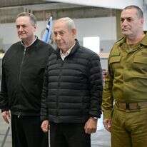 ראש הממשלה נתניהו, שר הביטחון ישראל כ"ץ והרמטכ"ל אייל זמיר בבסיס חיל האוויר בפלמחים | מעיין טואף, לע"מ ראש הממשלה נתניהו, שר הביטחון ישראל כ"ץ והרמטכ"ל אייל זמיר בבסיס חיל האוויר בפלמחים | מעיין טואף, לע"מ