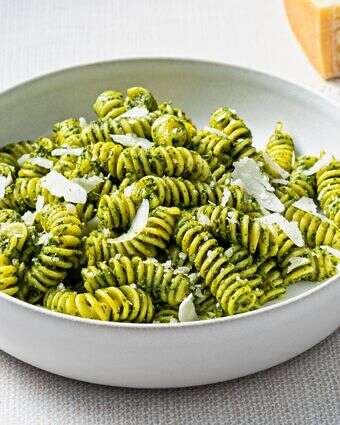 פסטה פסטו תרד | סקוט סוצ'מן; עיצוב אוכל מאת ליסה צ'רקסקי עבור הוושינגטון פוסט פסטה פסטו תרד | סקוט סוצ'מן; עיצוב אוכל מאת ליסה צ'רקסקי עבור הוושינגטון פוסט