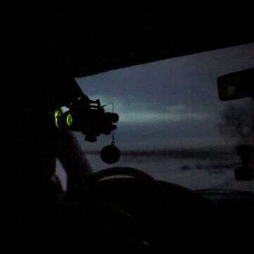 חיילים נוהגים במכונית עם מכשיר ראיית לילה כשהם מתכוננים להטיס כטייס סיור בלתי מאויש, אילוסטרציה | EPA/PRESS SERVICE OF THE 24 MECHANIZED BRIGADE חיילים נוהגים במכונית עם מכשיר ראיית לילה כשהם מתכוננים להטיס כטייס סיור בלתי מאויש, אילוסטרציה | EPA/PRESS SERVICE OF THE 24 MECHANIZED BRIGADE