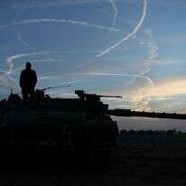 קציני היחידה שבספר משלחים זומבים בכוחות הצבא המצרי ובלוחמי חיזבאללה. טנק צה"לי בגבול עזה | יעקב נחומי, פלאש 90 קציני היחידה שבספר משלחים זומבים בכוחות הצבא המצרי ובלוחמי חיזבאללה. טנק צה"לי בגבול עזה | יעקב נחומי, פלאש 90