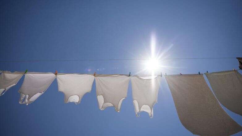 כביסה תלויה על חבל בשכונת נחלאות בירושלים | חיים גולדברג, פלאש 90 כביסה תלויה על חבל בשכונת נחלאות בירושלים | חיים גולדברג, פלאש 90