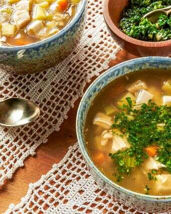 שאריות מרק עוף צלוי | ריי לופז, עיצוב אוכל מאת קרולין רוב עבור הוושינגטון פוסט שאריות מרק עוף צלוי | ריי לופז, עיצוב אוכל מאת קרולין רוב עבור הוושינגטון פוסט