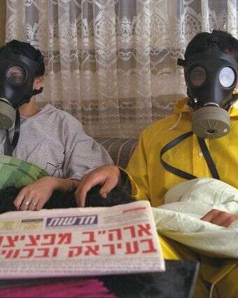 אזרחים חבושים במסכות אב"כ במלחמת המפרץ | נתן אלפרט, לע"מ אזרחים חבושים במסכות אב"כ במלחמת המפרץ | נתן אלפרט, לע"מ