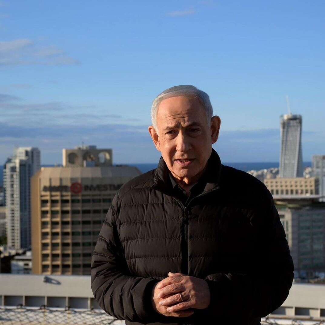 ראש ממשלת ישראל בנימין נתניהו נואם נאום מגג הקריה בתל אביב | EPA/AVI OHAYON/GPO ראש ממשלת ישראל בנימין נתניהו נואם נאום מגג הקריה בתל אביב | EPA/AVI OHAYON/GPO