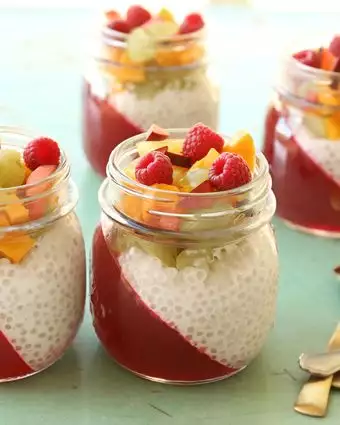 טפיוקה בקרם קוקוס וג’לי רימונים – קינוח עדין וקליל | אפרת ליכטנשטט טפיוקה בקרם קוקוס וג’לי רימונים – קינוח עדין וקליל | אפרת ליכטנשטט