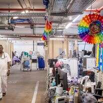 מאשופזים בחניון בית החולים שערי צדק בזמן שאגת הארי | Chaim Goldberg/Flash90 מאשופזים בחניון בית החולים שערי צדק בזמן שאגת הארי | Chaim Goldberg/Flash90