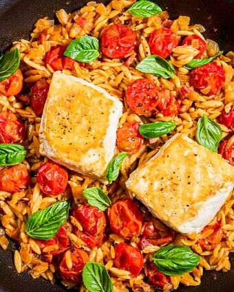 פתיתים במחבת עם בקלה ועגבניות שרי | לורן בולבין; עיצוב אוכל מאת קרולין רוב פתיתים במחבת עם בקלה ועגבניות שרי | לורן בולבין; עיצוב אוכל מאת קרולין רוב