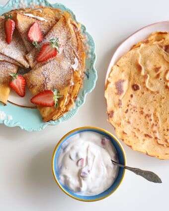 קרפים מקמח עדשים עם יוגורט ותותים: מתכון מפתיע בלי גלוטן | אפרת ליכטנשטט קרפים מקמח עדשים עם יוגורט ותותים: מתכון מפתיע בלי גלוטן | אפרת ליכטנשטט