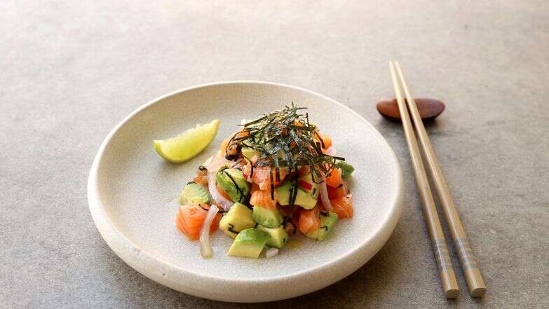 טרטר סלמון עם אצות נורי קלויות | אפרת ליכטנשטט טרטר סלמון עם אצות נורי קלויות | אפרת ליכטנשטט
