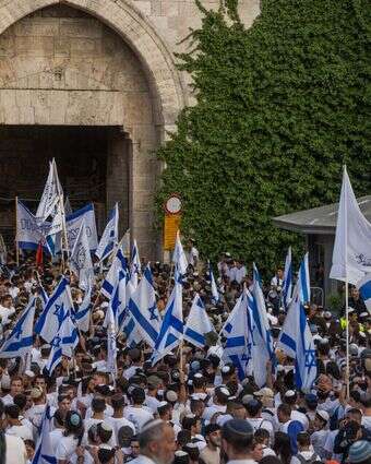 בני הציונות הדתית בריקוד דגלים בירושלים 2025 | חיים גולדברג - פלאש 90 בני הציונות הדתית בריקוד דגלים בירושלים 2025 | חיים גולדברג - פלאש 90