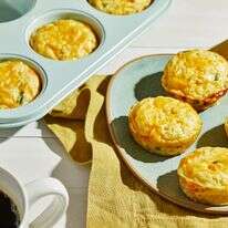 מאפה ביצים עם ירקות וגבינת צ'דר | טום מקורקל עבור הוושינגטון פוסט; עיצוב אוכל מאת ג'ינה ניסטיקו עבור הוושינגטון פוסט מאפה ביצים עם ירקות וגבינת צ'דר | טום מקורקל עבור הוושינגטון פוסט; עיצוב אוכל מאת ג'ינה ניסטיקו עבור הוושינגטון פוסט