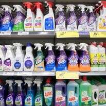 מוצרי ניקוי למכירה בסופרמרקט אילוסטרציה | מרים אלסטר - פלאש 90 מוצרי ניקוי למכירה בסופרמרקט אילוסטרציה | מרים אלסטר - פלאש 90