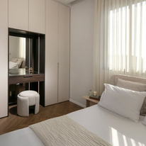 צפוף לרווחה דף הבית | מעצבת נירית גבסו צלם אלעד גונן באדיבות דלקוב צפוף לרווחה דף הבית | מעצבת נירית גבסו צלם אלעד גונן באדיבות דלקוב