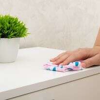 גם לשידה ליד המיטה מגיע ניקיון פעם בשנה | שאטרסטוק גם לשידה ליד המיטה מגיע ניקיון פעם בשנה | שאטרסטוק